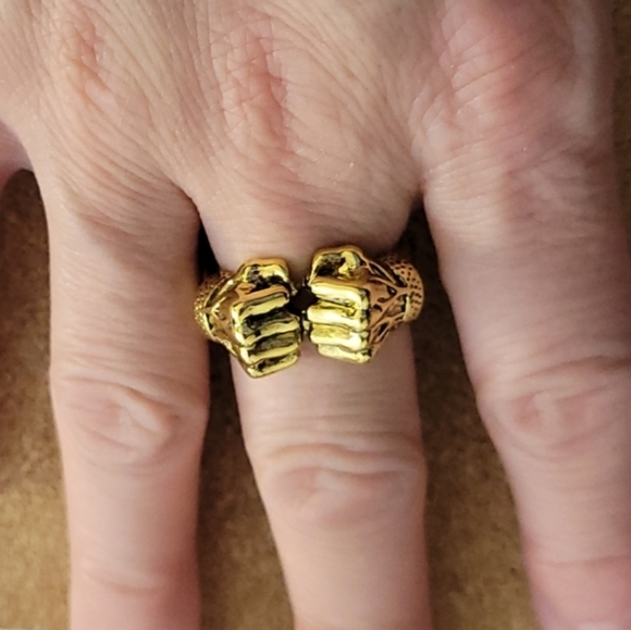 Golden Clenched fists ring one size - Picture 2 of 6